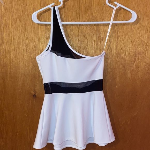 •GUESS• NWT PEPLUM white with black mesh top size XS - Picture 4 of 5